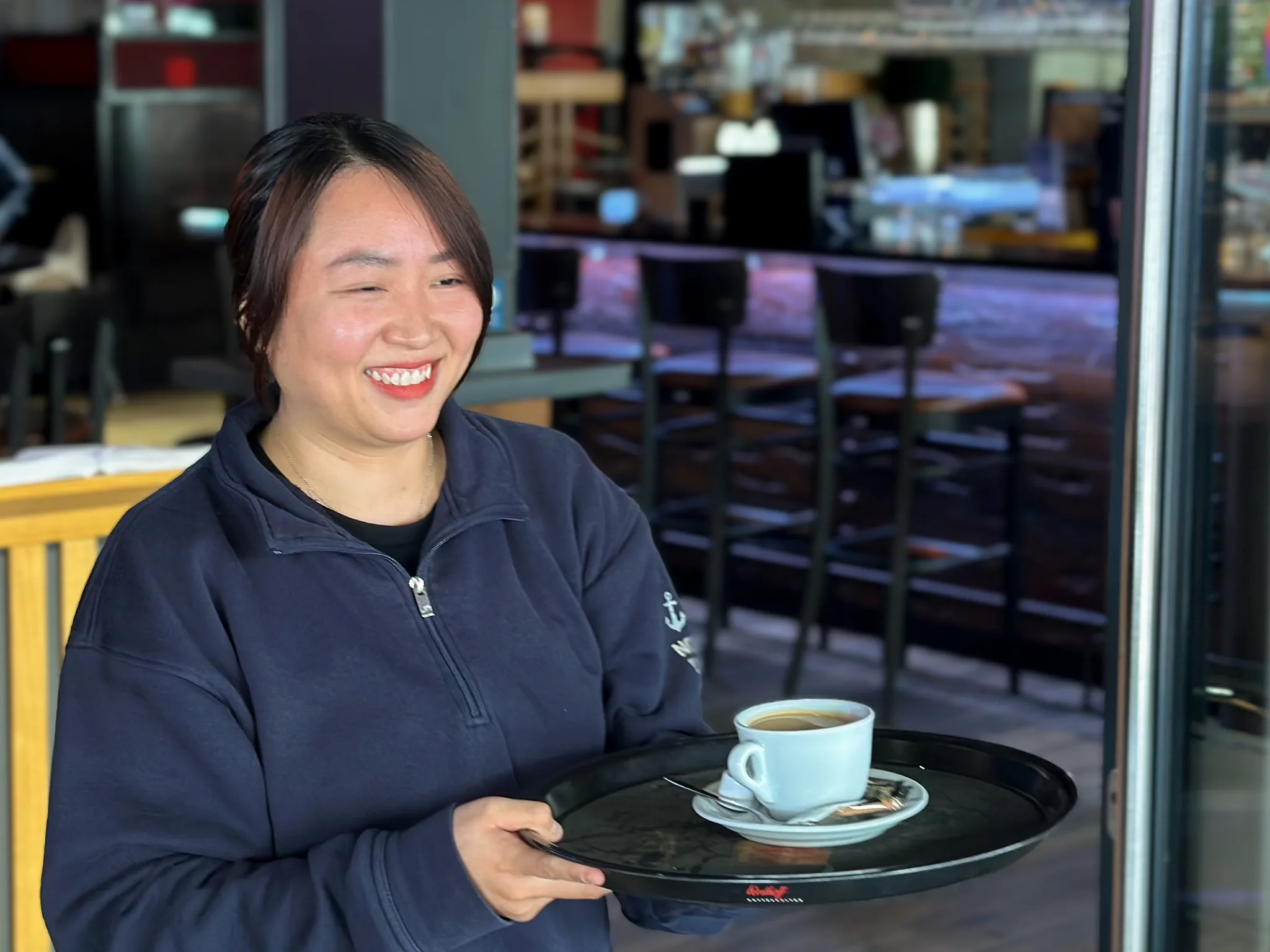 Tien phục vụ cafe